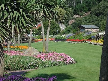 Promenade gardens